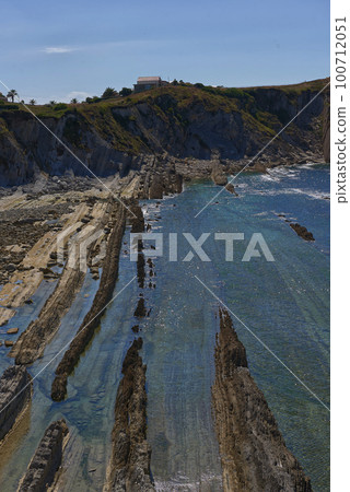 Broken coast at Liencres Cantabria. Rock formations 100712051