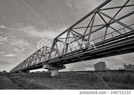 long iron bridge 100712132