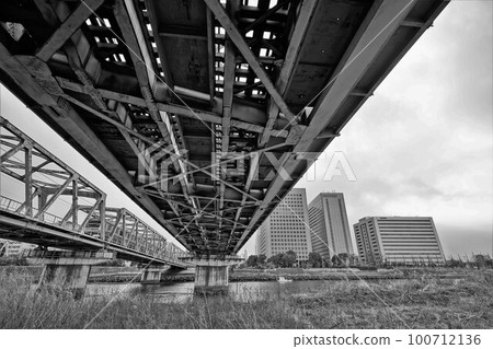 Under the iron bridge 100712136