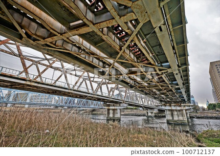 Under the iron bridge 100712137