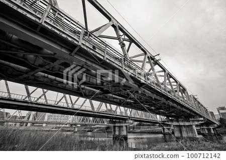Under the iron bridge Under the iron bridge 100712142