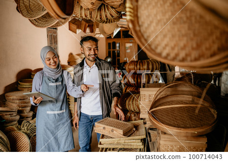 woman seller with customer in her traditional bamboo craft product workshop woman seller with customer in her traditional bamboo craft product workshop 100714043