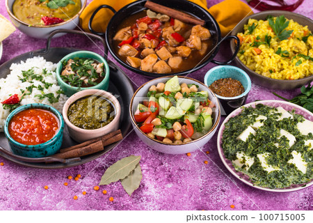 Assorted of traditional Indian food. 100715005