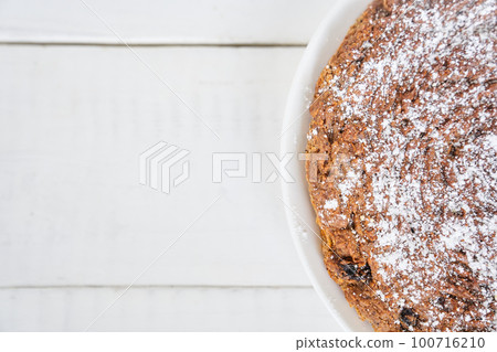 Top view of a piece of carrot and raisin pie. The pie is gluten-free, milk-free and egg-free. Selective focus, space for text. Diet dessert. The concept of healthy eating. High quality photo Top view of a piece of carrot and raisin pie. The pie is gluten-free, milk-free and egg-free. Selective focus, space for text. Diet dessert. The concept of healthy eating. High quality photo 100716210