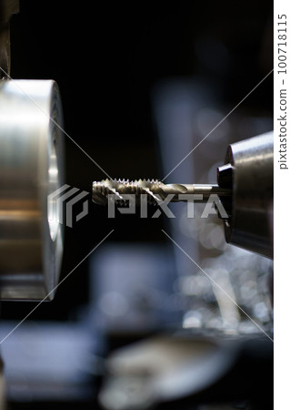 Thread cutting on a lathe Thread cutting on a lathe 100718115