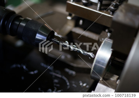 Parts processing with lathe 100718139