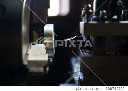 用車床加工內徑 用車床加工內徑 100719631