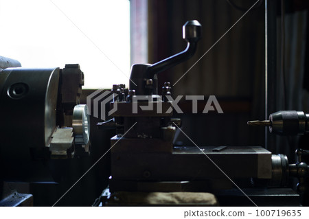 用車床加工內徑 用車床加工內徑 100719635