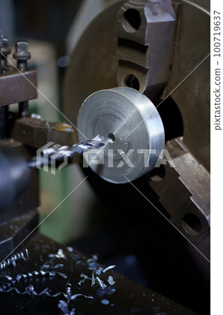Drilling with lathe Drilling with lathe 100719637