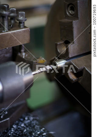 Drilling with lathe 100719693