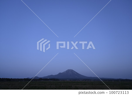 三月的大山 三月的大山 100723113