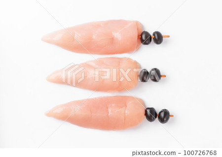 raw chicken inner on skewers with olives on a white background.Raw uncooked Chicken meat, kebab on skewers on a white background .skewers of raw meat and vegetables. raw chicken inner on skewers with olives on a white background.Raw uncooked Chicken meat, kebab on skewers on a white background .skewers of raw meat and vegetables. 100726768