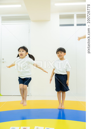 gymnastics kids 100726778
