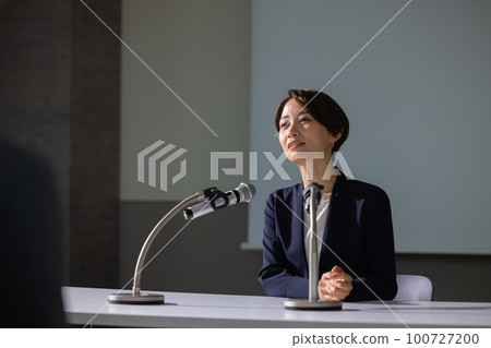 新聞發布會女人 100727200