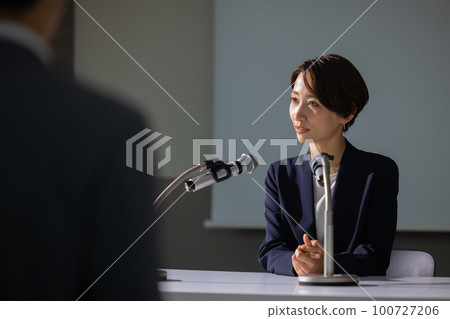 press conference woman 100727206