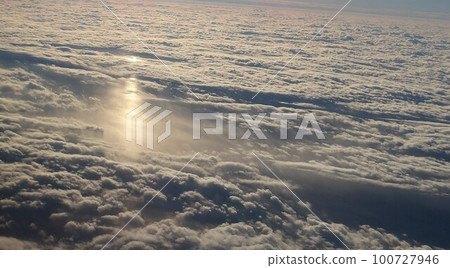 從上面看到的雲海 從上面看到的雲海 100727946