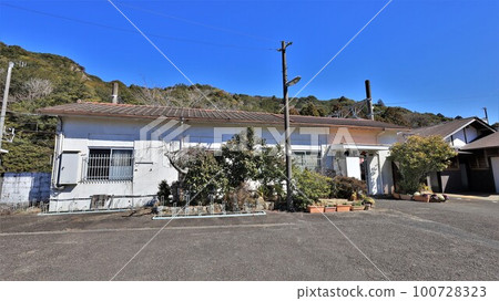 Tsubaki Station (Shirahama Town, Nishimuro District, Wakayama Prefecture) 100728323