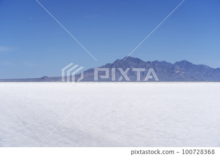 Bonneville Salt Flats, Utah, USA Bonneville Salt Flats, Utah, USA 100728368