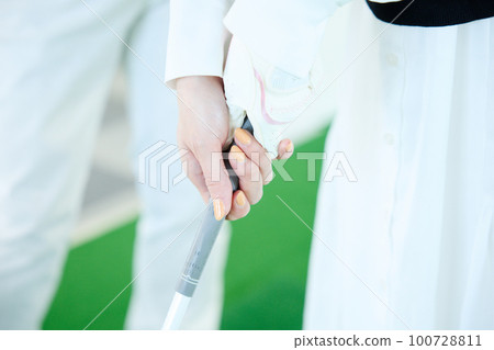 打高爾夫球的女人 打高爾夫球的女人 100728811