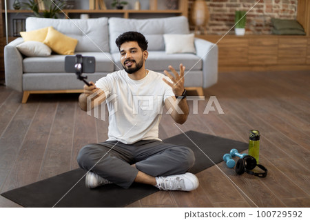 Fitness blogger having personal training online via phone Fitness blogger having personal training online via phone 100729592