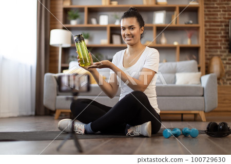 Fitness instructor discussing drinking fluid during exercise Fitness instructor discussing drinking fluid during exercise 100729630