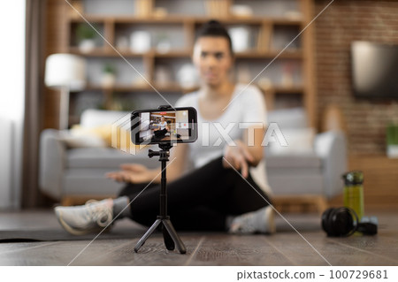 Personal coach guiding fitness training online Personal coach guiding fitness training online 100729681