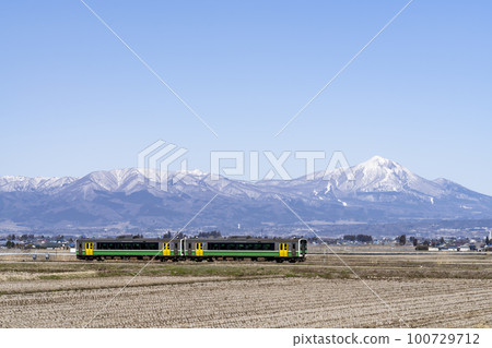 Mt. Aizu Bandai in early spring and the train on the Tadami Line, Aizumisato Town, Fukushima Prefecture Mt. Aizu Bandai in early spring and the train on the Tadami Line, Aizumisato Town, Fukushima Prefecture 100729712