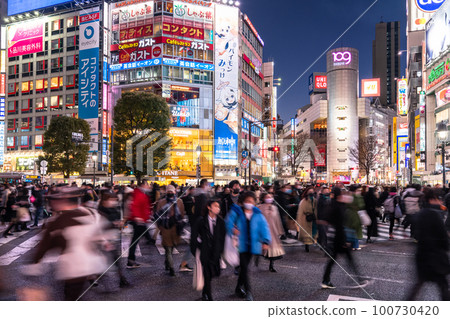 “東京”澀谷站前廣場,爭奪路口 “東京”澀谷站前廣場,爭奪路口 100730420