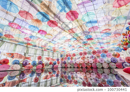 福島縣豬苗代町香草園色彩繽紛的“雨傘天空” 福島縣豬苗代町香草園色彩繽紛的“雨傘天空” 100730441