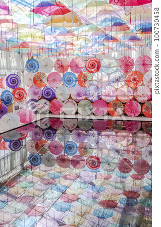 福島縣豬苗代町香草園色彩繽紛的“雨傘天空” 100730458