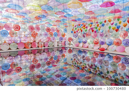 福島縣豬苗代町香草園色彩繽紛的“雨傘天空” 100730480