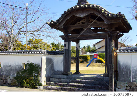 Karatsu City, Saga Prefecture Walking Course Around Karatsu Castle "Old Karatsu Domain School Middle Gate" 100730973