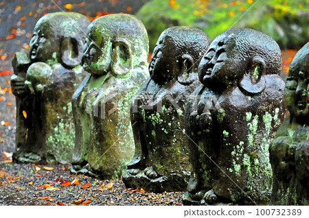 石佛/祈禱/雨晨 石佛/祈禱/雨晨 100732389