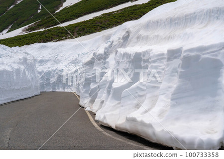 [初夏素材]乘鞍高原的雪牆[長野縣] 100733358