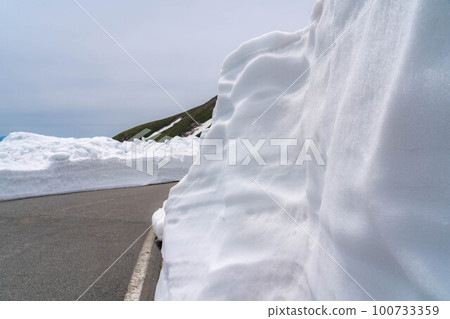 [初夏素材]乘鞍高原的雪牆[長野縣] 100733359