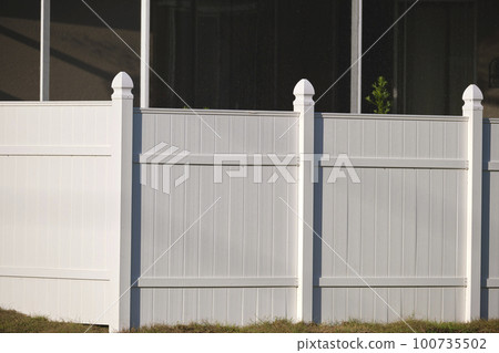 White plastic fence for back yard protection and privacy White plastic fence for back yard protection and privacy 100735502