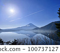 Upside-down Fuji reflected on the surface of the lake (Mt. Fuji from Lake Motosu) 100737127