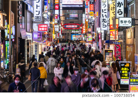 “東京”新宿歌舞伎町,娛樂區“高角” “東京”新宿歌舞伎町,娛樂區“高角” 100738054