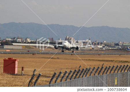 Itami Airport Takeoff Departure Itami Airport Takeoff Departure 100738604