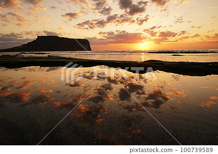 Gwangchigi beacg sunrise scenery Gwangchigi beacg sunrise scenery 100739589