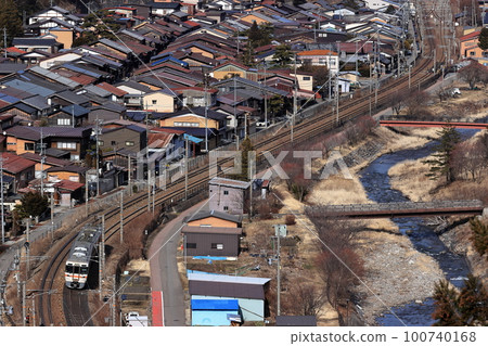 奈良井宿和中央本線普通列車 100740168