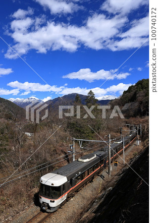 Limited Express Shinano runs along the Kiso River with the Central Alps in the background Limited Express Shinano runs along the Kiso River with the Central Alps in the background 100740172