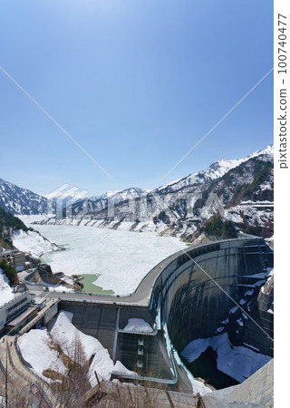 Kurobe Dam where snow remains Kurobe Dam where snow remains 100740477