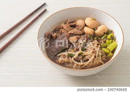 Thai noodle with pork, stewed pork, meatball and pork liver in blood soup 100740688