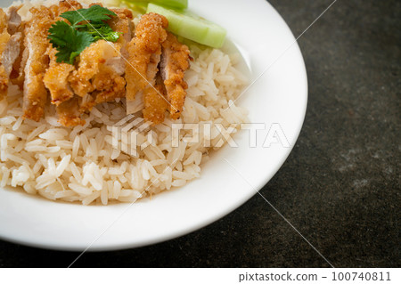 Steamed Rice with Fried Chicken or Hainanese Chicken Rice 100740811