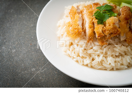 Steamed Rice with Fried Chicken or Hainanese Chicken Rice Steamed Rice with Fried Chicken or Hainanese Chicken Rice 100740812