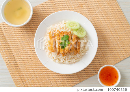 Steamed Rice with Fried Chicken or Hainanese Chicken Rice Steamed Rice with Fried Chicken or Hainanese Chicken Rice 100740836