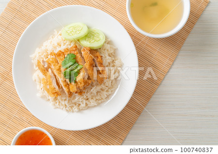 Steamed Rice with Fried Chicken or Hainanese Chicken Rice Steamed Rice with Fried Chicken or Hainanese Chicken Rice 100740837