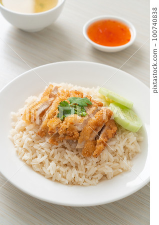 Steamed Rice with Fried Chicken or Hainanese Chicken Rice Steamed Rice with Fried Chicken or Hainanese Chicken Rice 100740838
