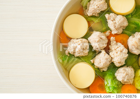 Clear Soup with Tofu and Minced Pork Clear Soup with Tofu and Minced Pork 100740876